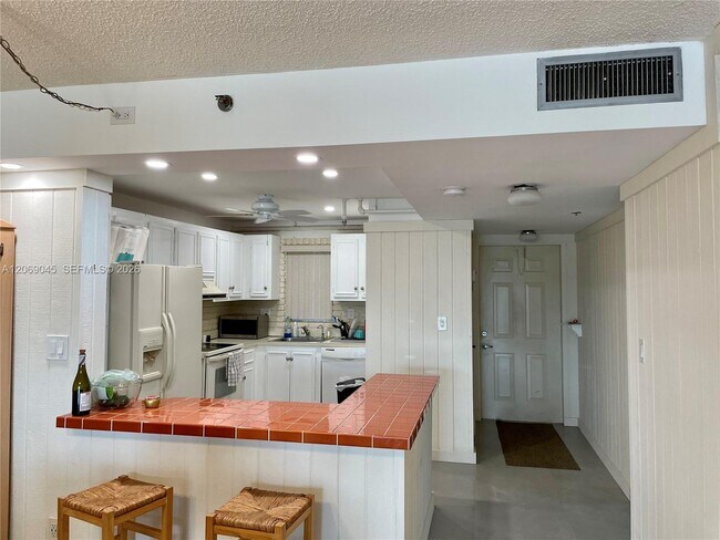 Building Photo - 3150 W Rolling Hills Cir