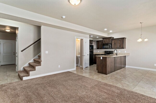 Foto del edificio - 3 Bed 2.5 Bath Layton Townhome