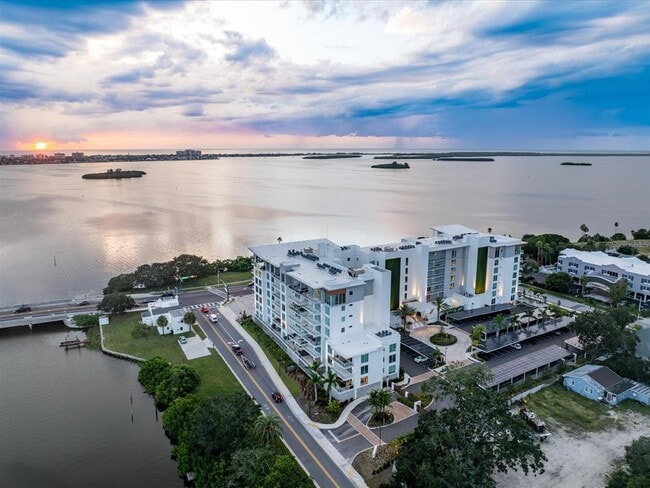 Foto del edificio - 1020 Sunset Point Rd