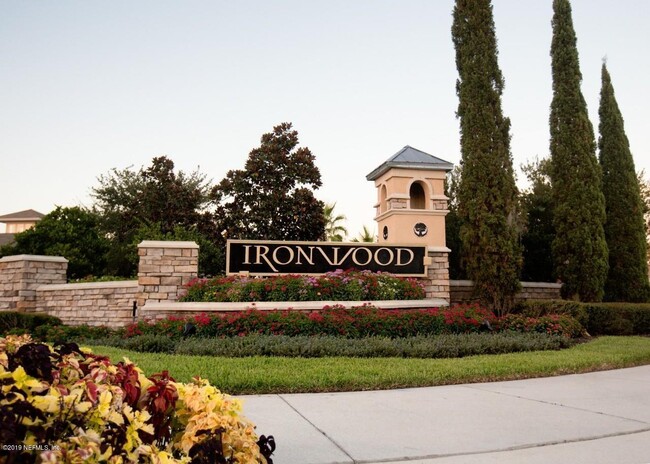 Foto del edificio - 4225 Crownwood Dr