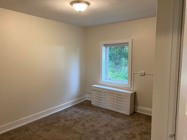Foto del edificio - AVAILABLE SEPTEMBER - 1 BED 1 BATH