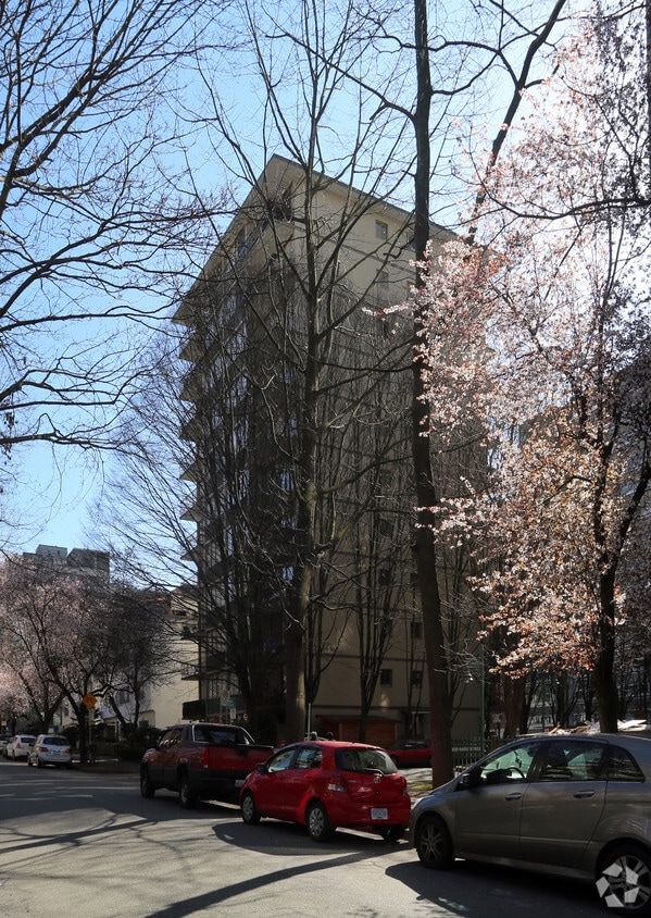 Building Photo - Laurentian Towers