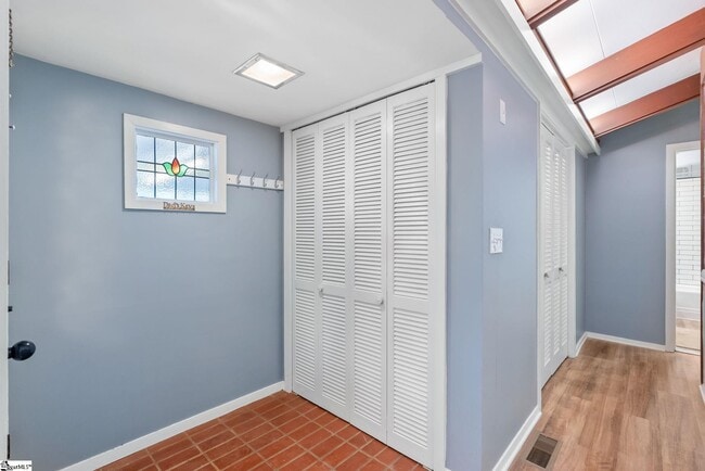 Building Photo - 103 Robinall Dr