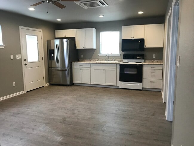 Building Photo - 1549 Ranger Hwy