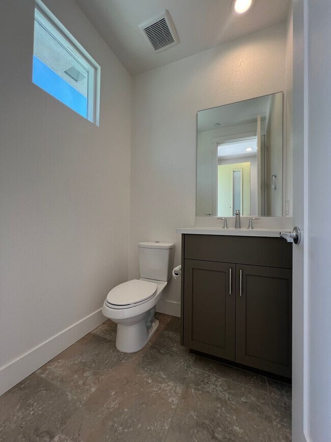 Foto del edificio - Downtown SJ SMART tri-level condo availabl...
