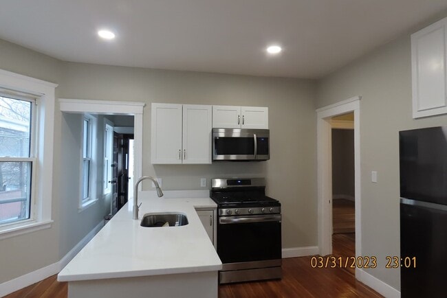 Building Photo - 20 Crowell St