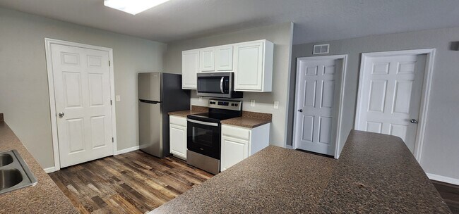 Kitchen - 730 E North St