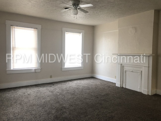 Building Photo - German Village Apartment in Four Family!