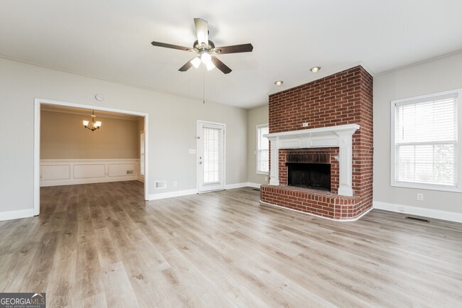 Building Photo - 55 Sylvia Cir