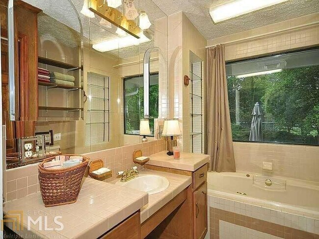 Foto del edificio - 3719 Ashwood Dr SE