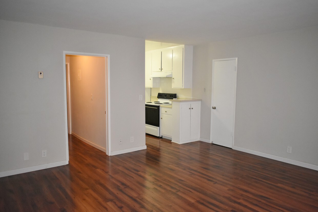 Foto principal - 11920 Montana Ave