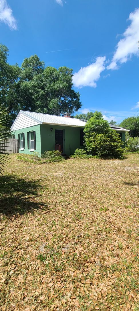 Building Photo - Adorable 3 bedroom 2 bath with bonus room