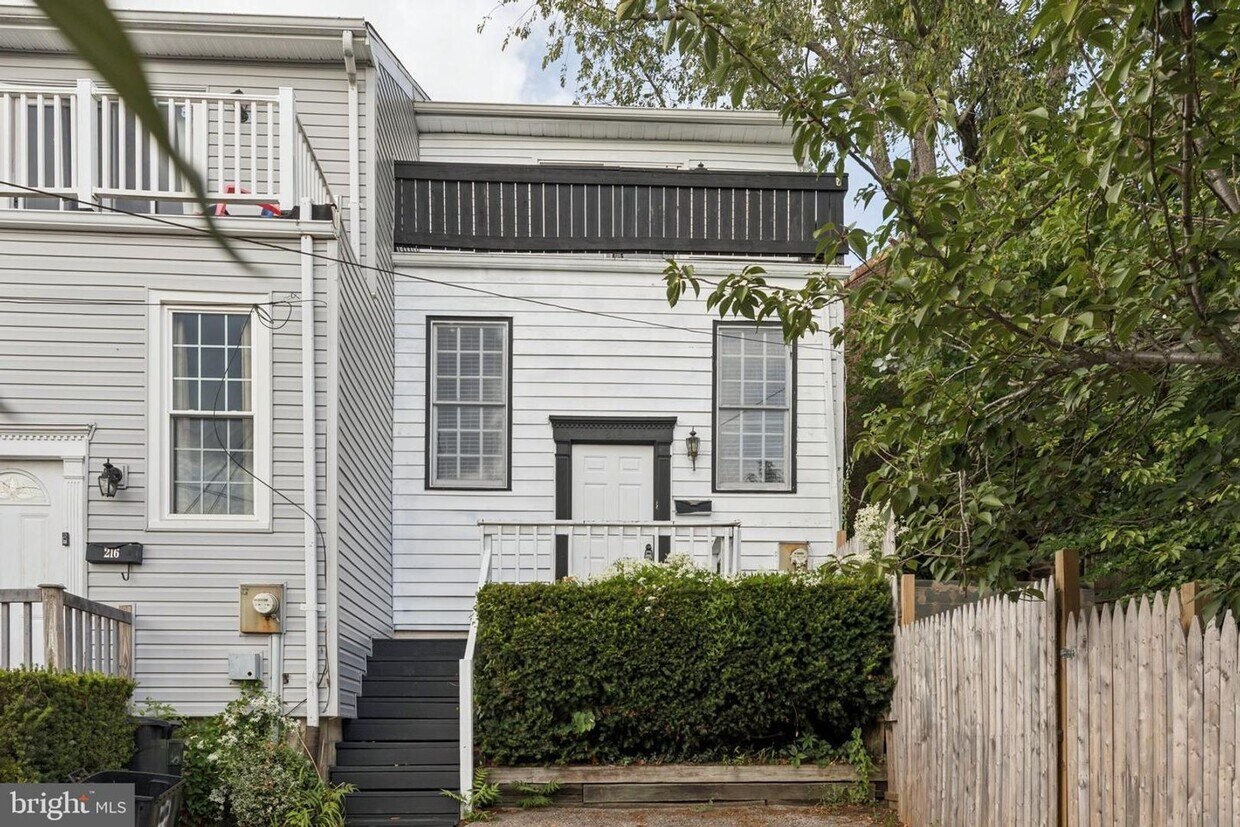 Great Townhouse w/ 2 Bedrooms, 1.5 Baths, ... - Great Townhouse w/ 2 Bedrooms, 1.5 Baths, ...