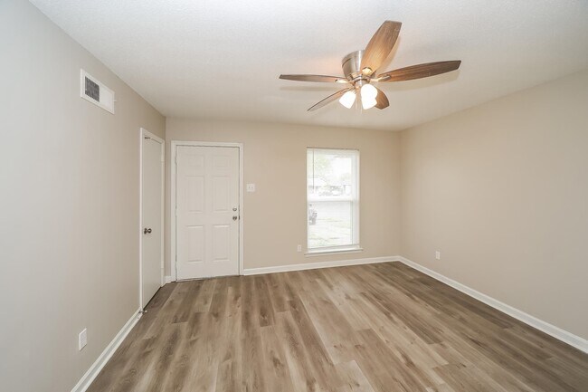 Foto del edificio - 4940 Clearbrook Cove