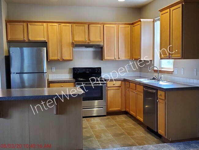 Foto del edificio - *1/2 OFF 1ST MONTH* This 3 bed 2.5 ba Hawt...