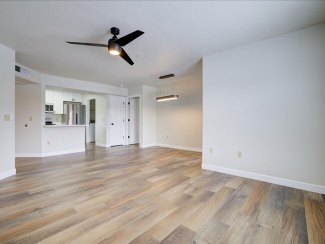 Building Photo - Ventana 2 Bedroom 2 Bathroom Condo
