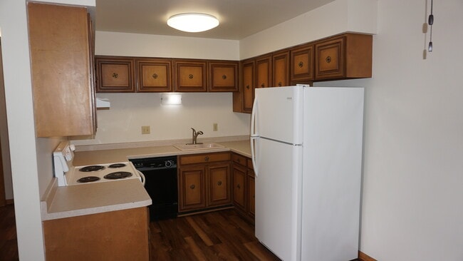 Building Photo - Hartwell Place Apartments