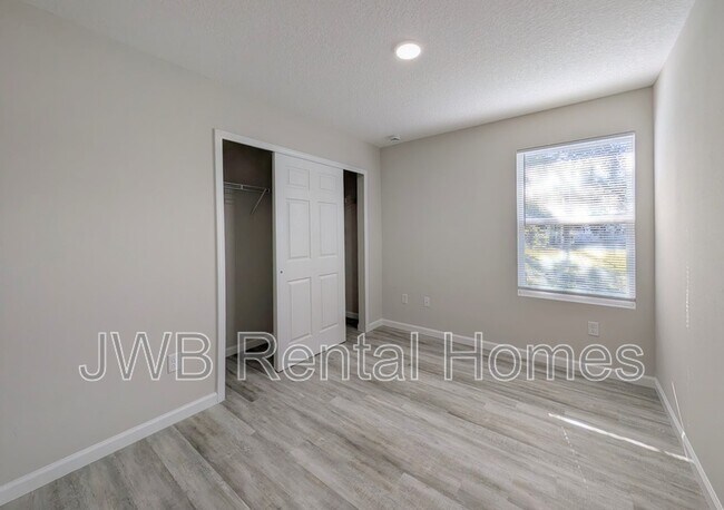 Building Photo - 5827 Ave B