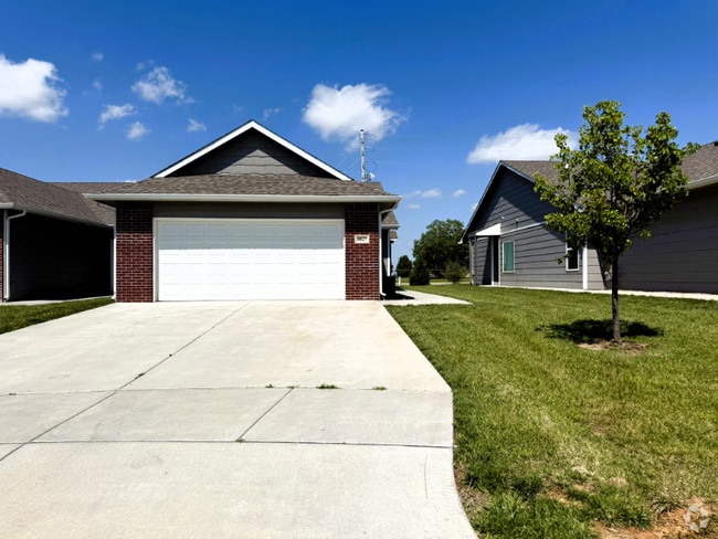 Building Photo - 8027 E 34th Ct S