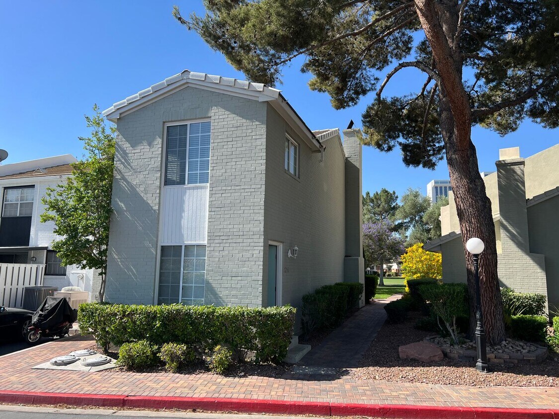 Foto principal - Las Vegas Country Club. Modernized and Upg...