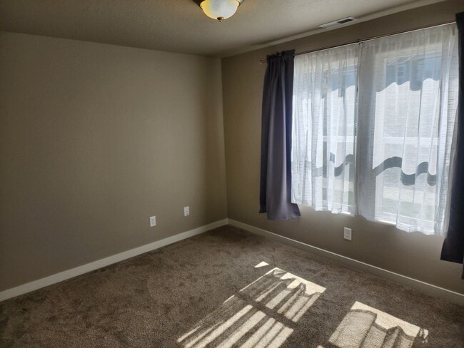 Building Photo - New 3 bedroom Hayden Home