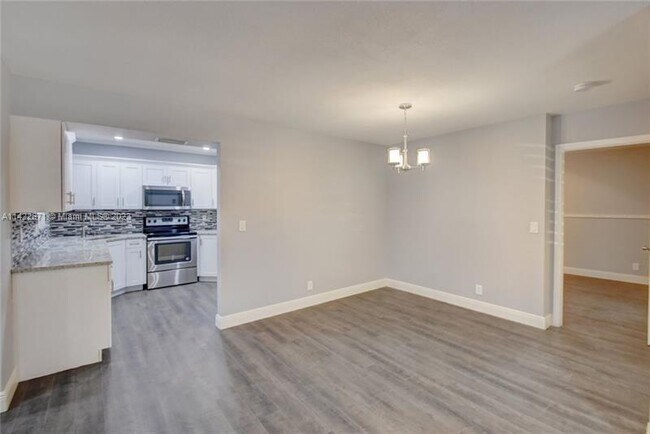 Building Photo - 3963 Carambola Cir N
