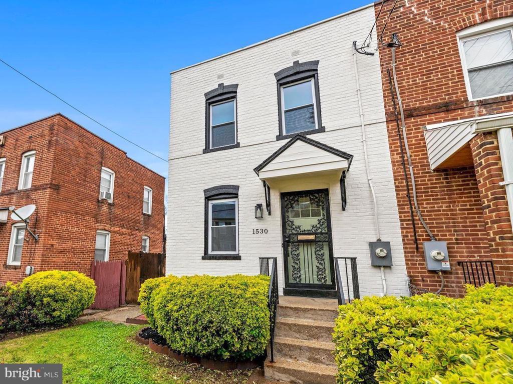 Primary Photo - 1530 Howard Rd SE