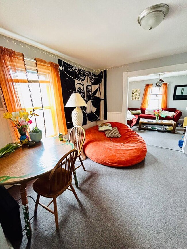 Building Photo - 62 Intervale Ave