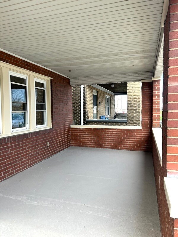 Building Photo - 114 Augusta St