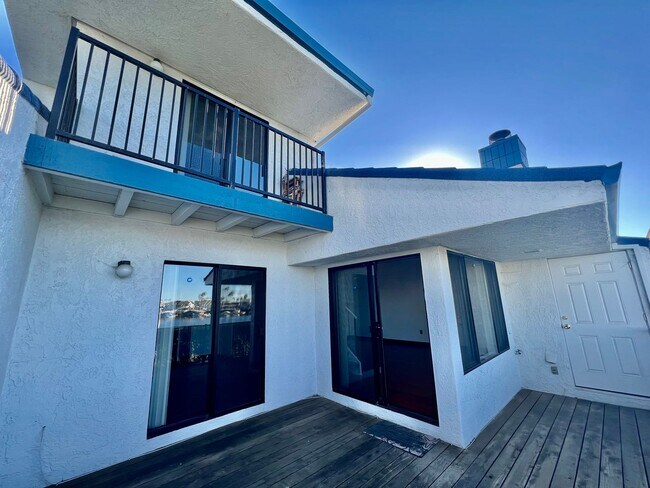 Building Photo - Charming 2 Bed, 2 Bath Condo with a Loft o...