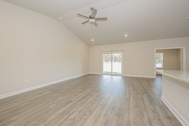 Building Photo - 3463 Quintana Dr