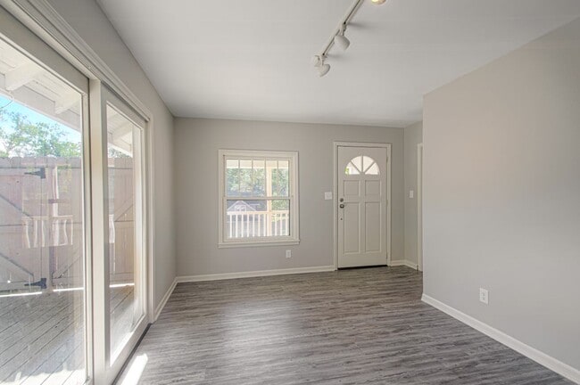 Building Photo - 3138 W 43rd Ave