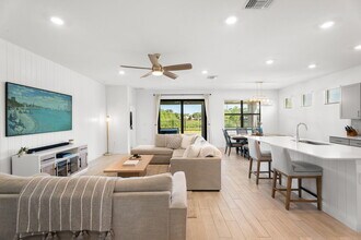 Building Photo - 5892 SE Sky Blue Cir
