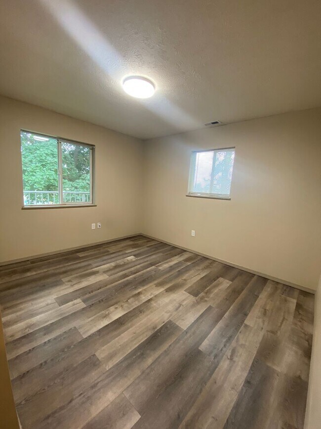 Foto del edificio - Upper unit-3 bed /2 bath triplex Cheney