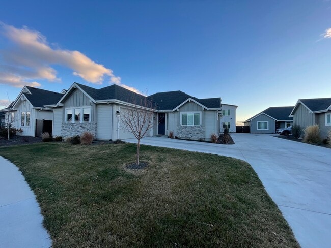 Building Photo - 2153 E Valensole St