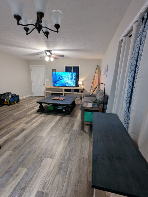 Foto del edificio - 153 Oak Springs Ln