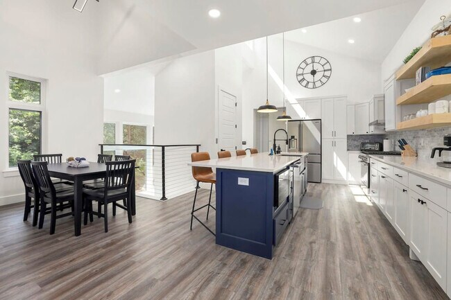 Building Photo - 15 Dearhurst Rd