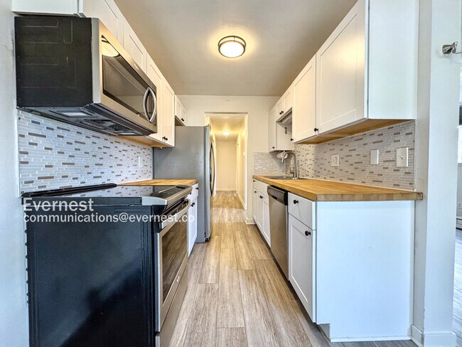 Foto del edificio - 17505 E Mansfield Ave