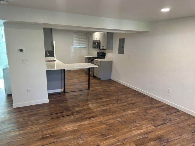 Foto del edificio - 1200 N Lamar St