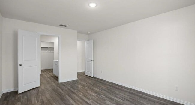 Building Photo - 130 Angelina Dr
