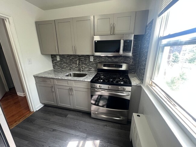 Interior Photo - 151 South Munn Ave