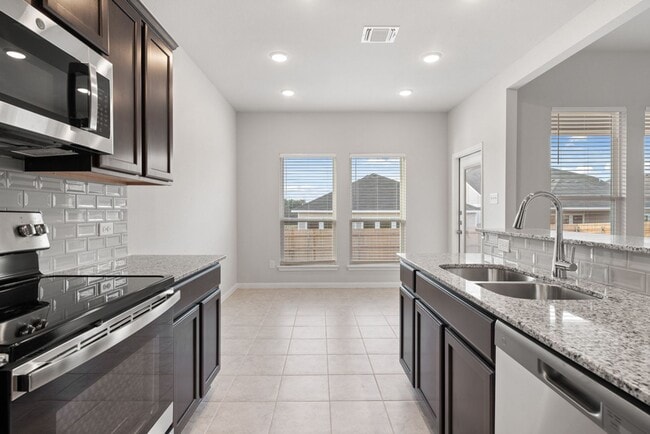 Building Photo - 737 Gingham Trl