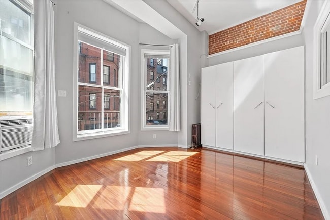 Building Photo - 169 Beacon St