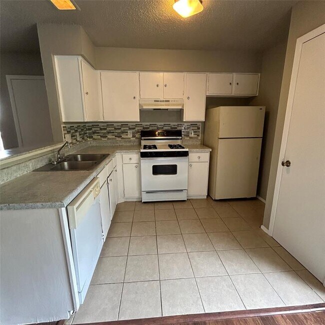 Building Photo - 903 Taulbee Ln