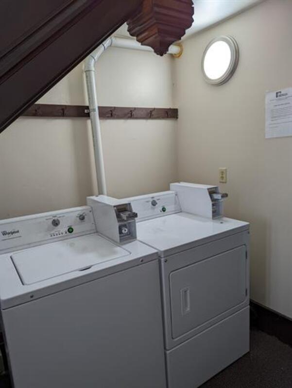 Foto del edificio - 215 E Summit Ave