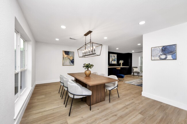 Building Photo - 5614 Oakhaven Ln