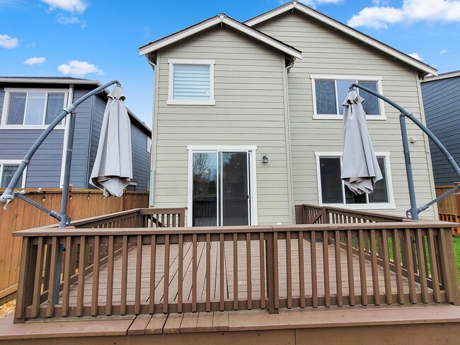Foto del edificio - Newly built home with major upgrades in Br...