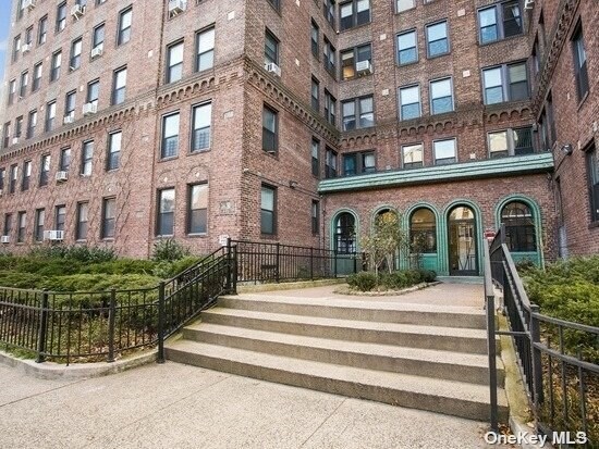 Primary Photo - 83-0 Talbot St