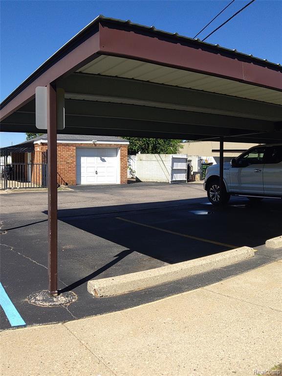 Foto del edificio - 2400 Parmenter Blvd