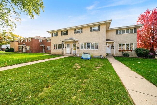 Building Photo - 27 E Thorndale Ave